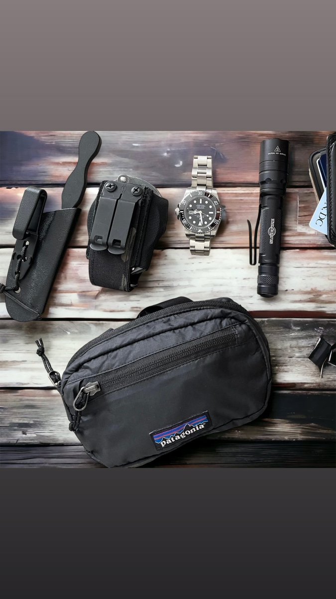 Condition_Gray1's tweet photo. Essential EDC gear https://t.co/Bk3ciU6dVK