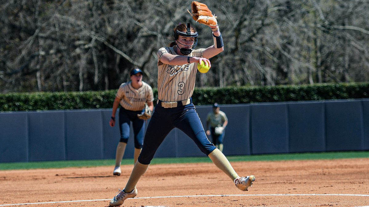 WU_Bulldogs's tweet photo. Savanna Brooks had 2 homers &amp; 8 RBI to lead #18 @WingateSoftball to a DH sweep over Barton!

Kramer &amp; Hall also homered; Reeves drove in 4 runs on the day! 'Dogs are 16-0 at home!

Wins for Thomas &amp; Scott

Recap | https://t.co/bXYyS053IZ

#OneDog https://t.co/8AODLo0In0