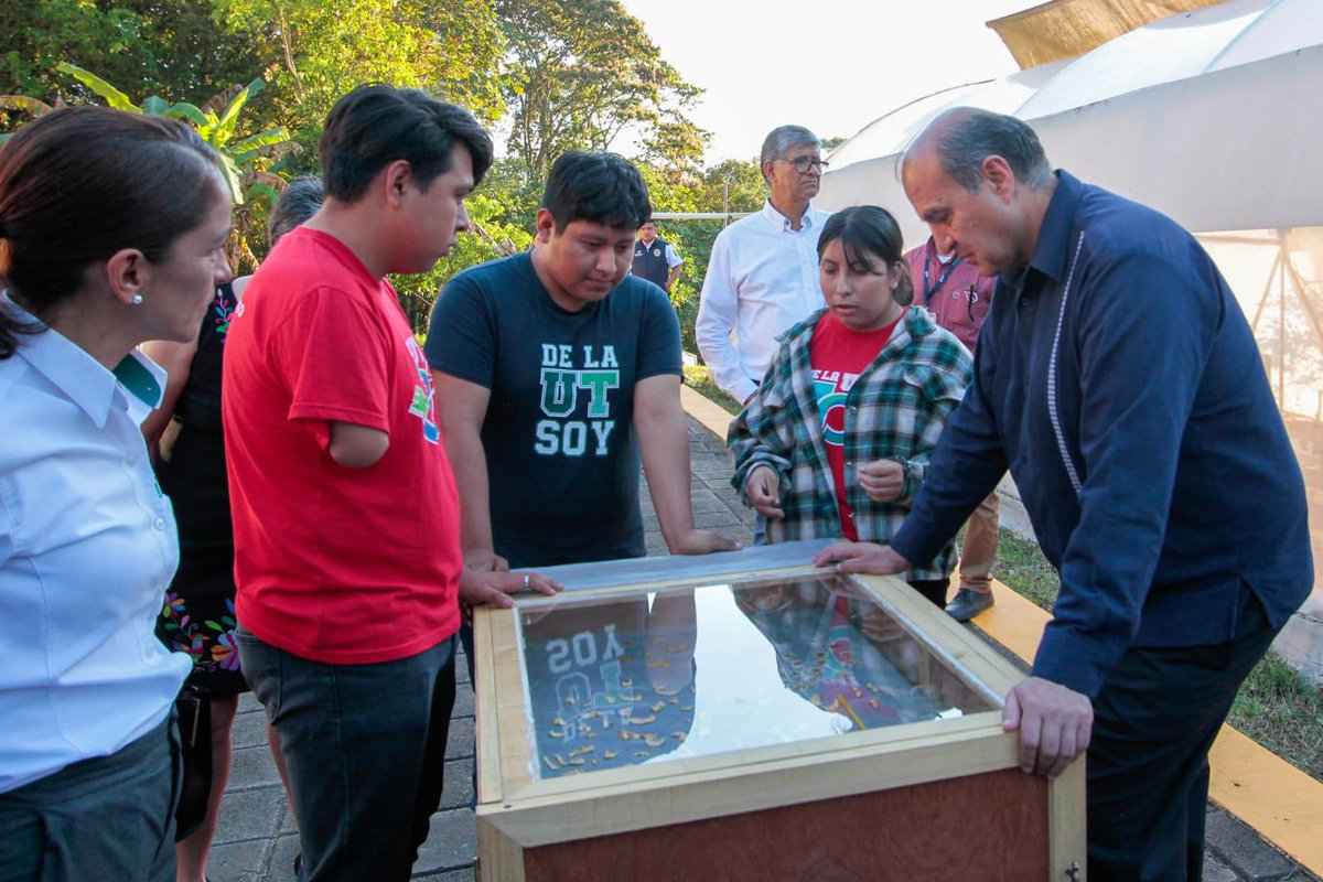 natycastrejonv's tweet photo. Continuando con la gira de trabajo para atender a todas las regiones de #Hidalgo, recorrí las instalaciones de la Unidad Académica de #Chapulhuacán, perteneciente a la @UTTT_MX donde invité a la comunidad universitaria a aprender para la vida.

Nuestro compromiso es brindarles una educación integral.
#PrimeroLaEducación
#NatyCastrejón