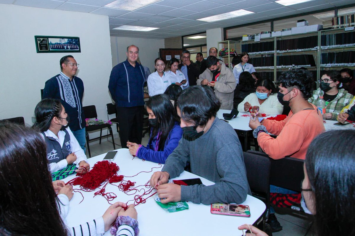 natycastrejonv's tweet photo. Continuando con la gira de trabajo para atender a todas las regiones de #Hidalgo, recorrí las instalaciones de la Unidad Académica de #Chapulhuacán, perteneciente a la @UTTT_MX donde invité a la comunidad universitaria a aprender para la vida.

Nuestro compromiso es brindarles una educación integral.
#PrimeroLaEducación
#NatyCastrejón
