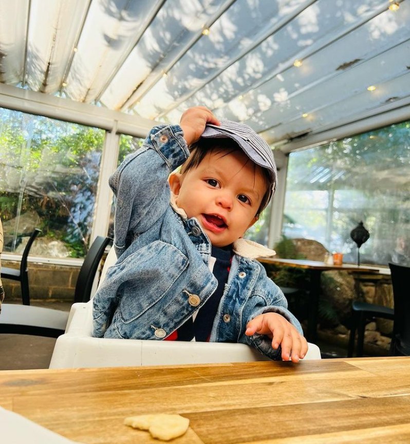 HourlyMikhu's tweet photo. Happy birthday to our most favorite boy. 🥺🤍 https://t.co/NrWD1Riy6A