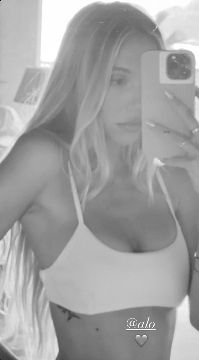 Is nighttime and instead of sleeping I would much rather break the bed with you baby boy. 🌙

#alo