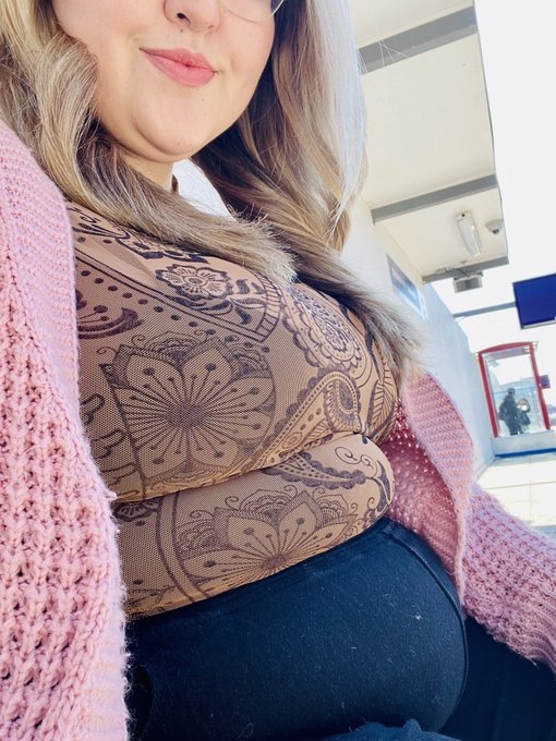 Watch Laura fatty's leaked NSFW photo on TwXstars