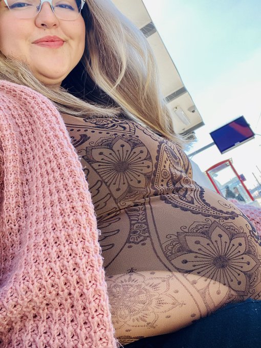 Watch Laura fatty's leaked NSFW photo on TwXstars