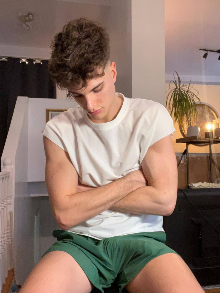 model_are's tweet photo. @hhgfhghfhfgf I like this post, it's sweet. I'm looking for a sex friend 🌈🌈 I love you https://t.co/oMXOuATjwu
