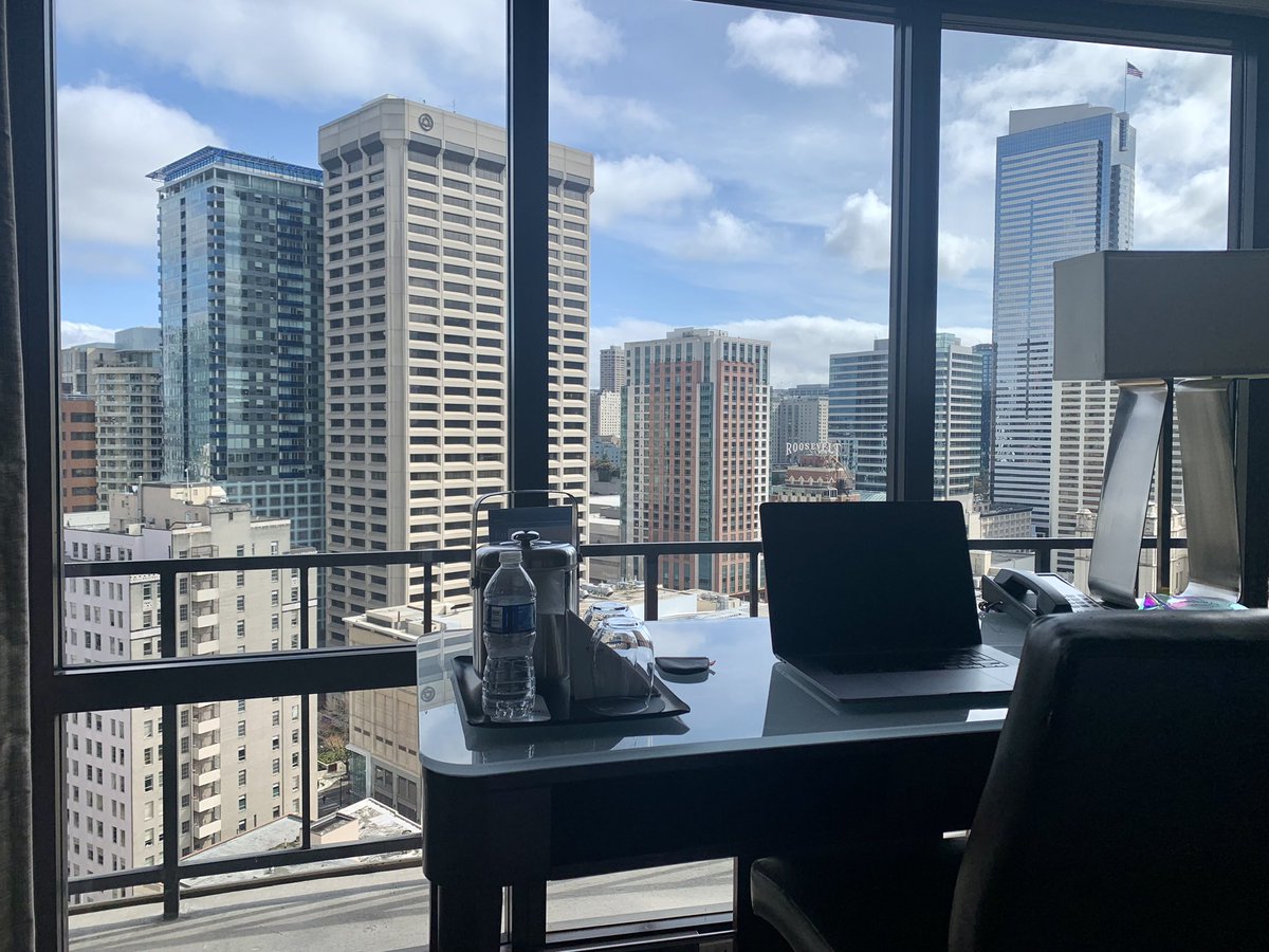 Hello Seattle 👋

When I check into a hotel I usually ask for a room “in one of the top floors”. It doesn’t always work out, but this time it did 👌