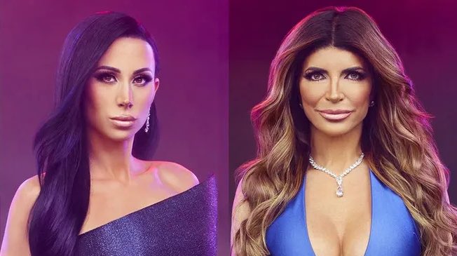 bravobeez's tweet photo. Like for Teresa, Retweet for Rachel! #RHONJ https://t.co/qMOHcYZbb3