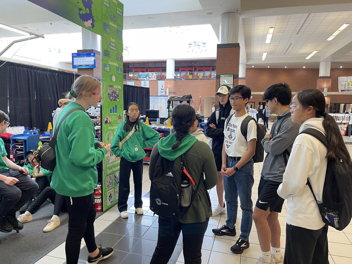 TheRoboBrigade's tweet photo. This past Saturday some of our team members visited a FRC competition! We talked with many FRC teams and gained s lot of knowledge about FRC. We also had fun watching the robots compete in the competition!!🔥🔥 https://t.co/e3gviItet6