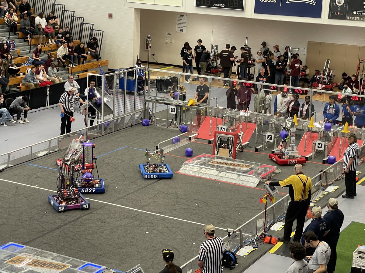 TheRoboBrigade's tweet photo. This past Saturday some of our team members visited a FRC competition! We talked with many FRC teams and gained s lot of knowledge about FRC. We also had fun watching the robots compete in the competition!!🔥🔥 https://t.co/e3gviItet6
