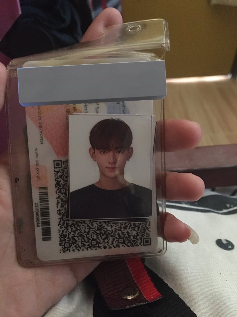 jazhangmyeon's tweet photo. welp i almost lost my school ID but i was more worried abt my zhang hao and yujin ID pics getting lost😭😭😭 https://t.co/ZxtsxeivfW