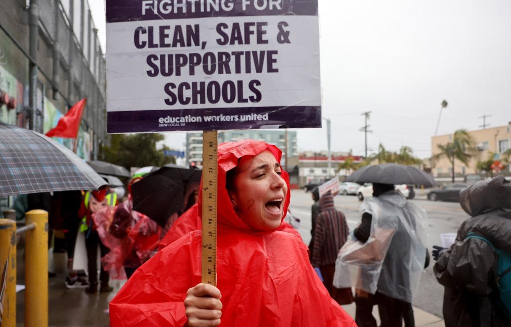 tysnetwork's tweet photo. At 4:30 a.m. on Tuesday, March 21, time officially ran out for the Los Angeles Unified School District to reach a labor contract agreement and avert a long-looming and heavily dreaded three-day strike. https://t.co/Khk7H9Bt4B