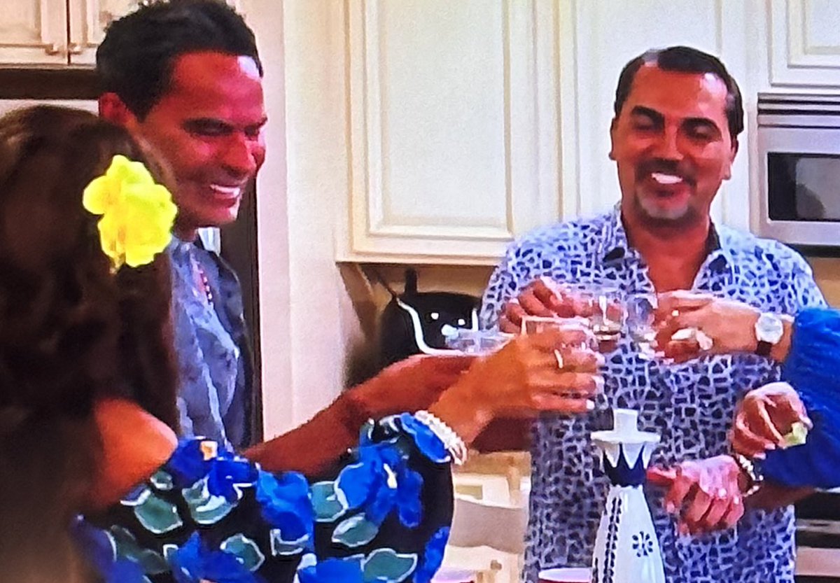 ryanbailey25's tweet photo. Another night watching #rhonj wondering if the color on my tv is broken. https://t.co/2AXsMqMGwK