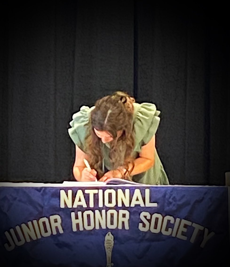 BryleeGray_2027's tweet photo. STUDENT Athlete…A big thank you to my family, teachers, and friends that helped me get here! National Junior Honor Society (NJHS) at McAnally Middle School.@ImpactGoldOrg  @AledoISDAdvAca @AledoISD @Los_Stuff @IHartFastpitch @SarahMorales_15 @DfwSho https://t.co/s6UsMJUSVV