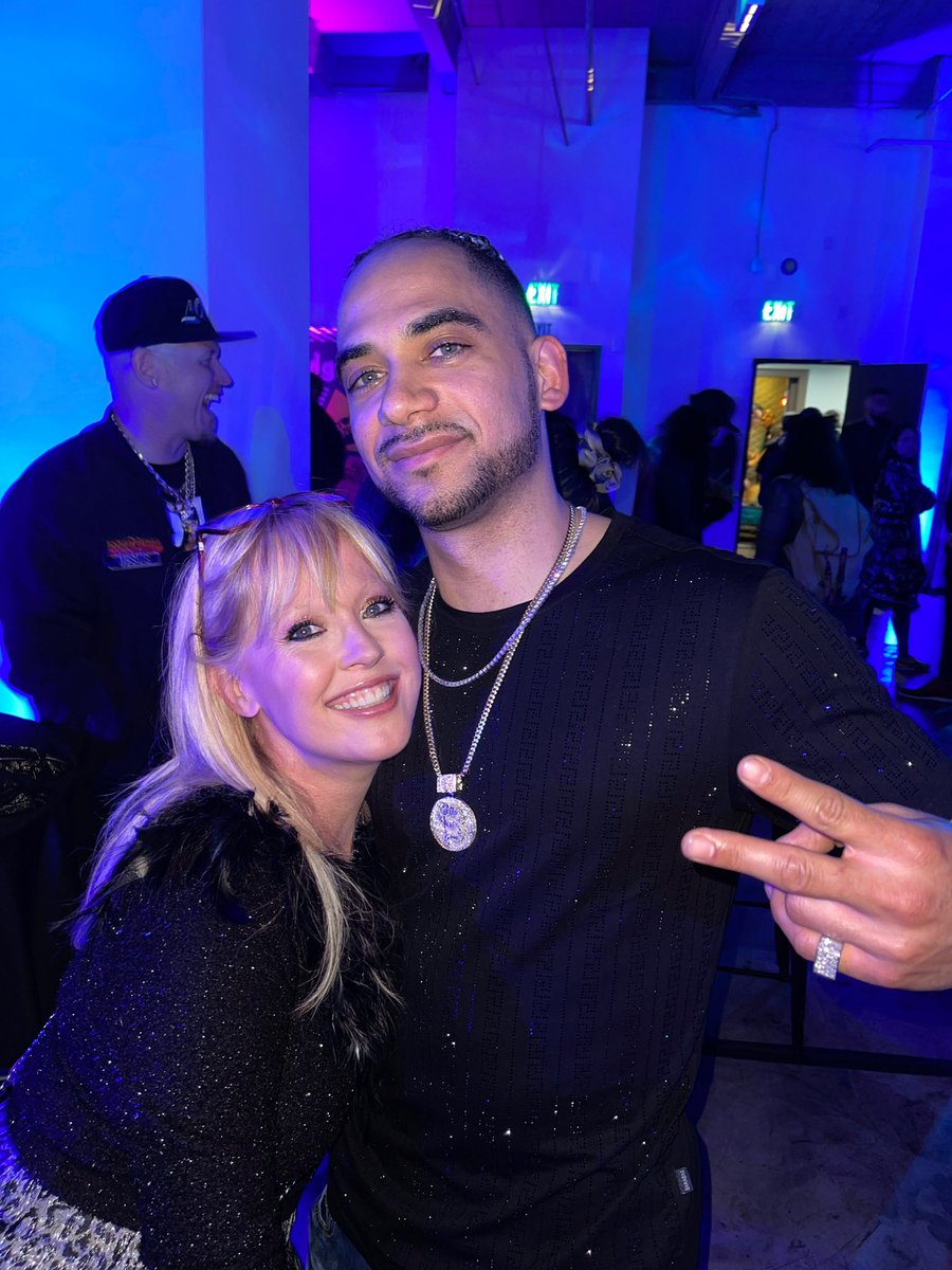 adryenn's tweet photo. Hanging with the one and only @CassiusCuvee at @NFTLAlive #OuterEdge #OuterEdgeLA #outeredge23 https://t.co/IMzzEMaCM3