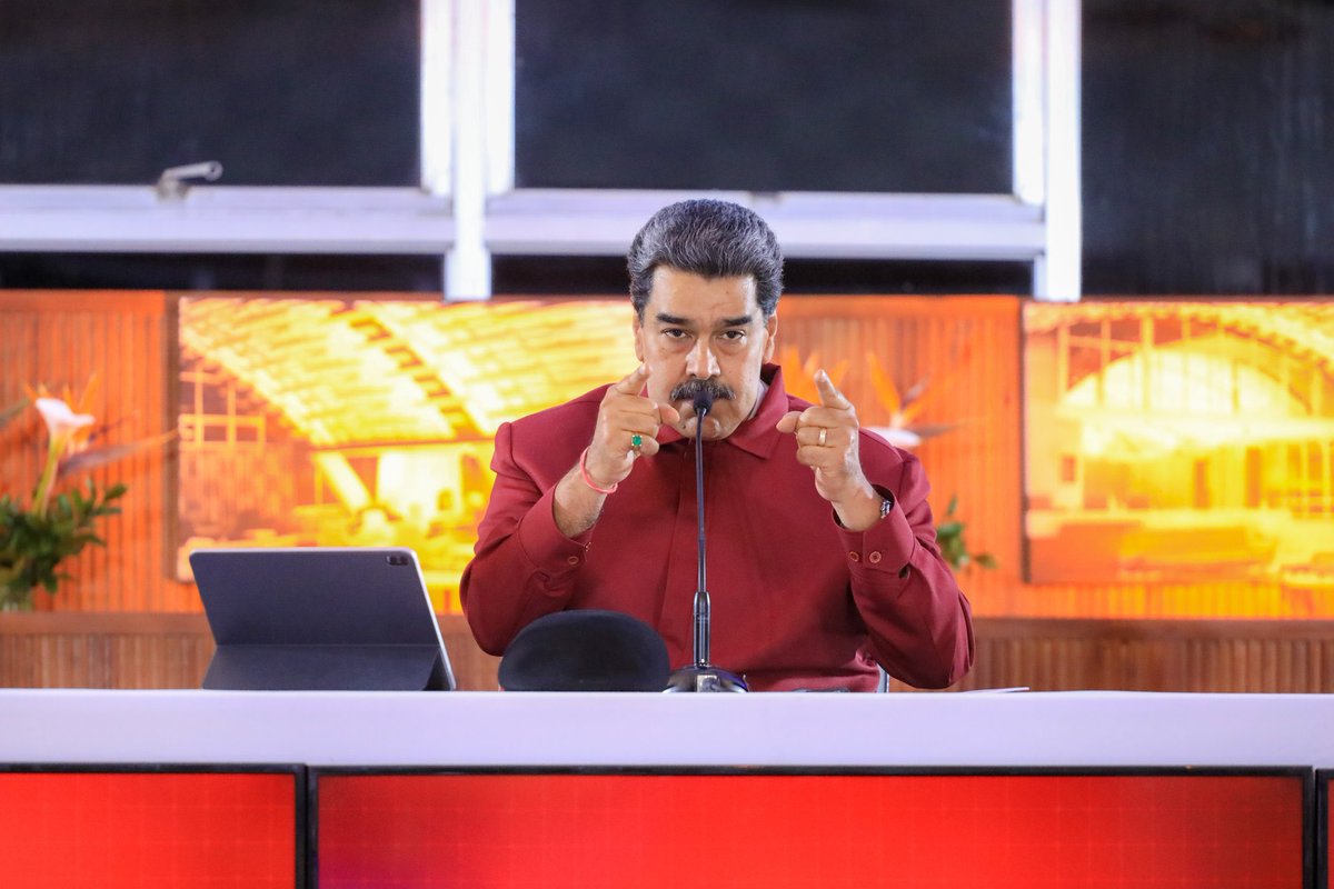 Soykarinacarpio's tweet photo. Respaldamos las acciones en contra la corrupción y anti valores que ha emprendido nuestro Presidente @NicolasMaduro y expresamos nuestro total apoyo al pronunciamiento emanado por nuestro @PartidoPSUV 

Firmes en la defensa del legado de nuestro Comandante Hugo Chávez 🙏🏻🌸 https://t.co/VfxqEERTtu
