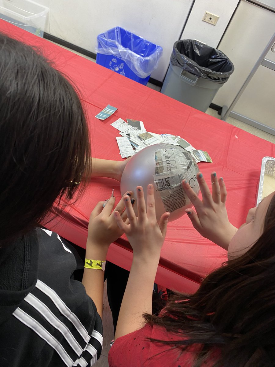 MrsCaitlinMunro's tweet photo. Creating with the 5/6 classes @darwinLRSD https://t.co/g5naqlC1bB