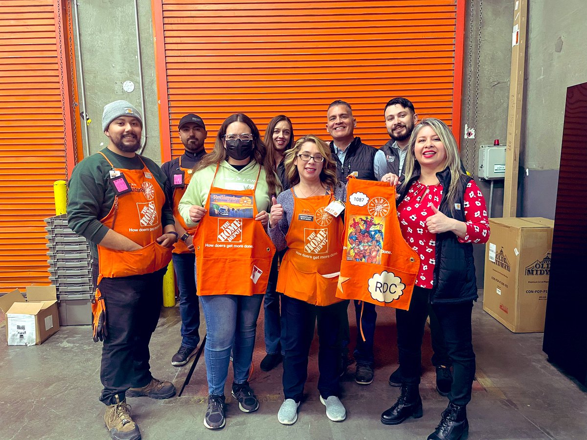 Summer5087's tweet image. Had a great experience today visiting stores 1087 &amp;amp; 616! Thank you for the apron exchange! We also made sure to make one for DFC TM, Sam Medrano who joined us on our visit! Can’t wait to share with the 5087 family! 🧡@SonyaTransport1 @rayray5641 @Dannyxrea @LourdesThd