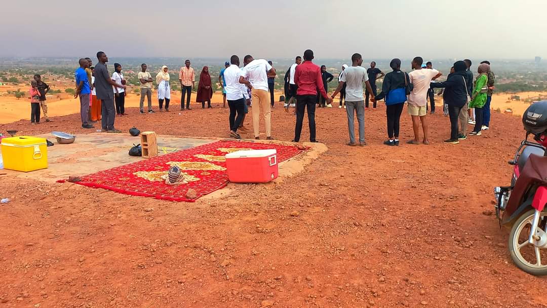 ZincBoggy's tweet photo. Retour en IMAGES des activités du Rotaract Week Niger, sur les collines de harobanda !
#RotaractNiger
#SemaineDuRotaract
#RotaryInternational https://t.co/cJf2w9WjBA
