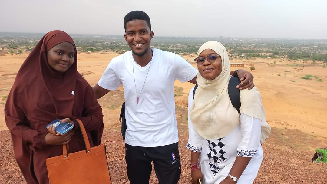 ZincBoggy's tweet photo. Retour en IMAGES des activités du Rotaract Week Niger, sur les collines de harobanda !
#RotaractNiger
#SemaineDuRotaract
#RotaryInternational https://t.co/cJf2w9WjBA