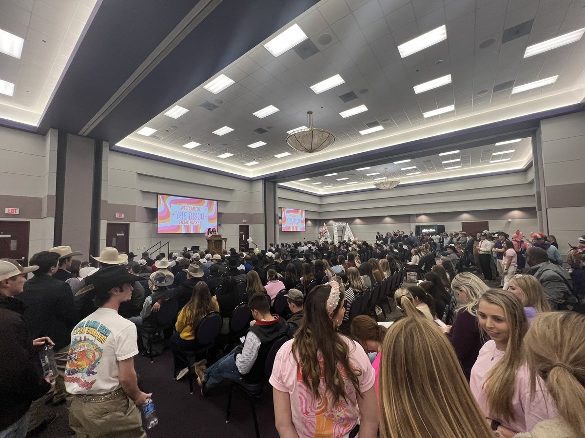 I’m super proud of our fraternities and sororities for their efforts last night. They once again showed up and raised thousands of dollars in support of <a href="/AlphaGam_TSU/">𝐀𝐥𝐩𝐡𝐚 𝐆𝐚𝗺𝗺𝐚 𝐃𝐞𝐥𝐭𝐚☻</a> philanthropy basket night! 💗💜 #ProudPrez #teamwork