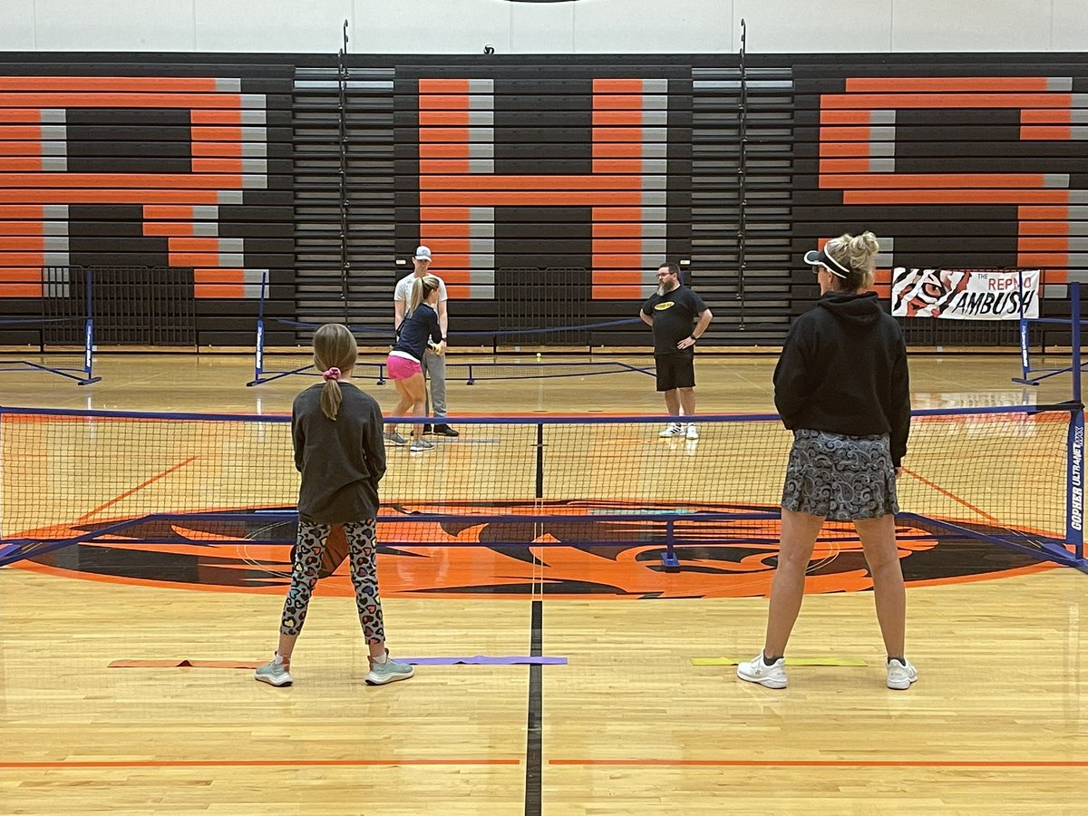 nancygleonard14's tweet photo. So much fun playing pickleball with our favorite people! Republic School District staff and families of course! Next chance to try it out is Thursday, 3/23, RHS gym 6-8 pm. Come out and play! #RepMOwellness #pickleballforfun @RepublicSchools https://t.co/UHmMuJC17F