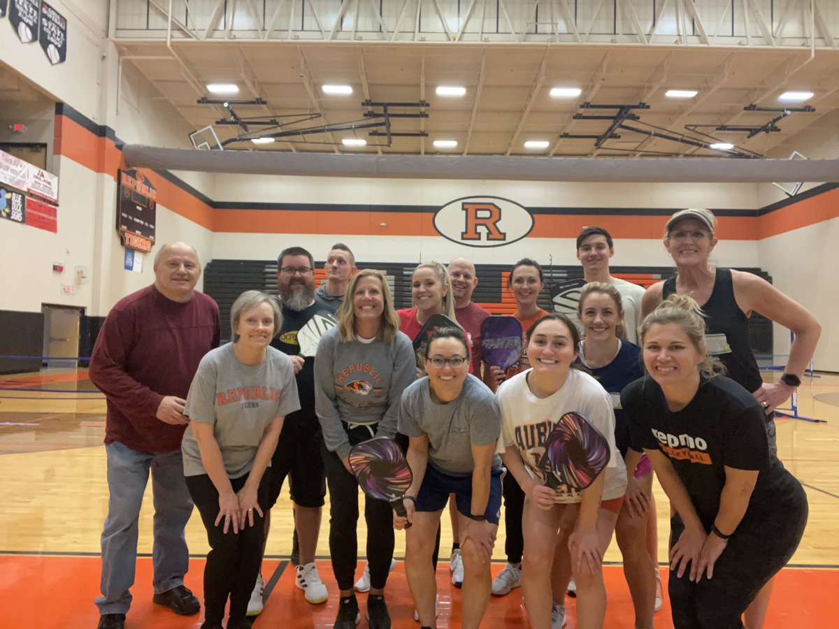 nancygleonard14's tweet photo. So much fun playing pickleball with our favorite people! Republic School District staff and families of course! Next chance to try it out is Thursday, 3/23, RHS gym 6-8 pm. Come out and play! #RepMOwellness #pickleballforfun @RepublicSchools https://t.co/UHmMuJC17F