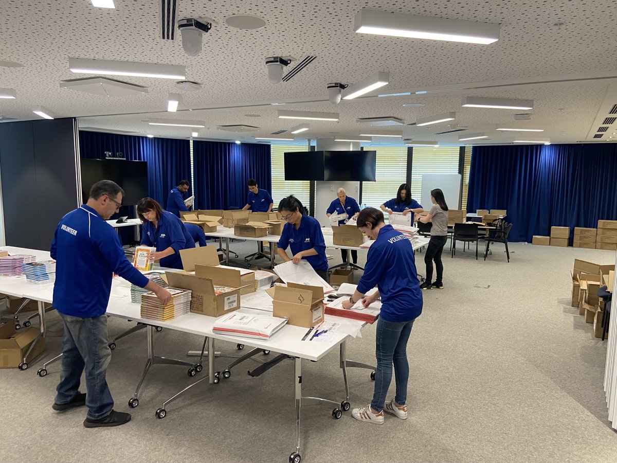 DeadlyScience's tweet photo. And just like that! #5000books are being sent to 625 schools across Australia. The @Mirvac crew are busy packing all the books and getting them ready to dispatch through @auspost tomorrow. Too deadly! https://t.co/WOtC6yyBPW