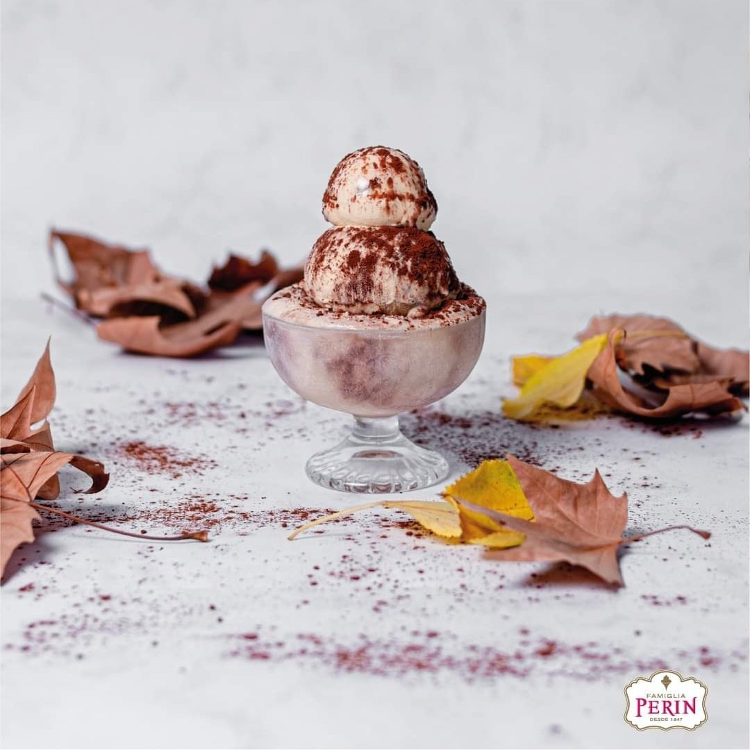 🌈¡Celebrá el #DíaMundialDelTiramisú en #FamigliaPerin!☀

Deleitate con el exquisito helado que combina el delicioso sabor a café con la cremosidad del queso mascarpone y el toque dulce del cacao en polvo, todo en un solo bocado. 🤤