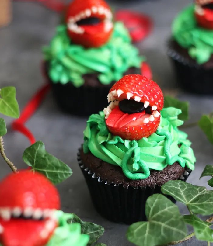 LaundryPrncss's tweet photo. Little Bakery Shop of Horrors #FastFoodAMovie https://t.co/peQkxvkor7