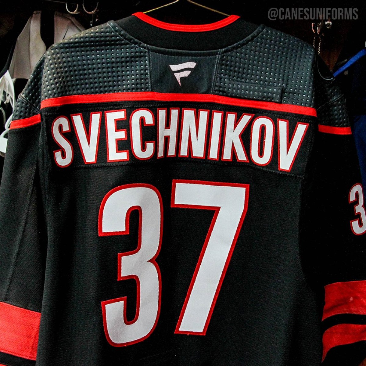 Here's how the 2024-25 Hurricanes jersey could look with the Fanatics patch 

What to do you think? 🤔

<a href="/Canes/">Carolina Hurricanes</a> /// #LetsGoCanes