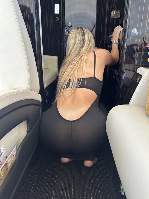 i dropped something over here lol &hearts;️https://t.co/5EMGFNQQaD https://t.co/VuASOJutnp