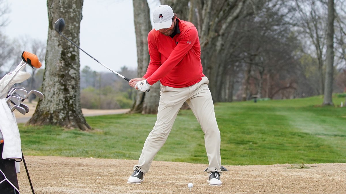 GovsMGO's tweet image. Led by a three-under 6⃣9⃣ from @AVRGolf, three Govs shot even-par or better en route to a 284-290 stroke-play match win over UT Martin on Tuesday! 🎩⛳️

🗞️ --&amp;gt; bit.ly/3LKF3HR

#ASUNMGolf