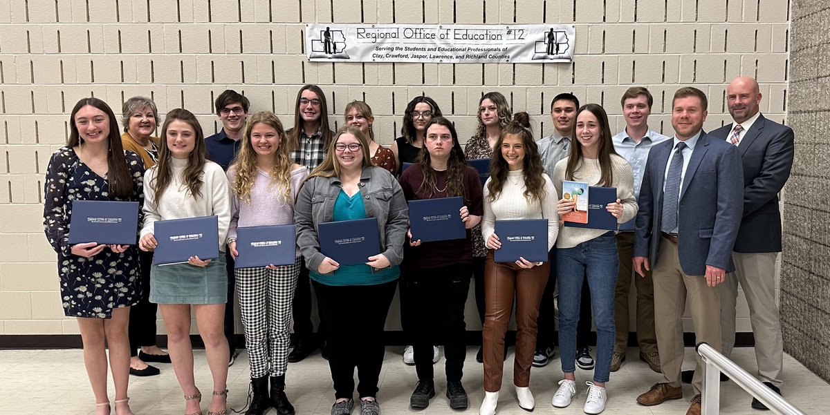 RCCUSD1's tweet photo. RCHS Illinois State Scholars at the annual banquet sponsored by ⁦@RegOffEd12⁩ https://t.co/FzweKNrM9A