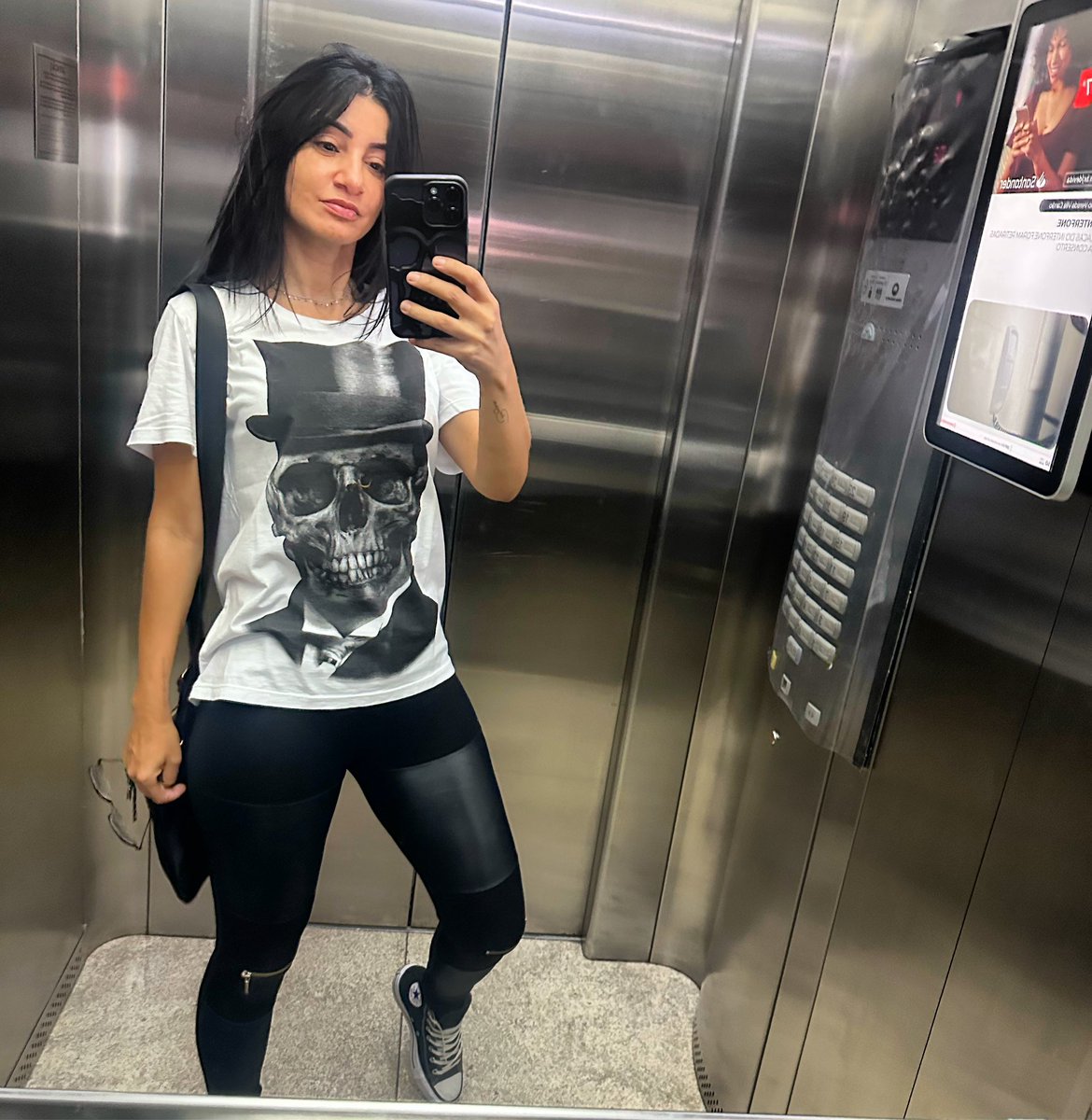 Shisley15's tweet photo. 🖤
até os olhos mais doces
carregam
tempestades

-vhwriter https://t.co/nvcUPIDuTa