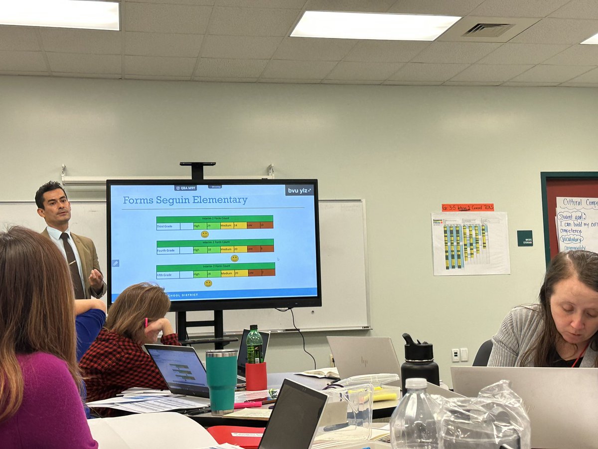 DrAliciaMartin's tweet photo. PLAN your work then WORK your plan๐โผ๏ธ๐๐๐๐ค
Letโs go @juanseguinhisd teachers & leaders - developing 10 day review plan๐@HISD_Assessment #DDIinAction @ViafaraFreddy ๐งโ๐ป I spy the digital planโผ๏ธ
#BuildingExcellence๐ ๏ธ๐ #DataRichYear https://t.co/SEjpIGvbZG