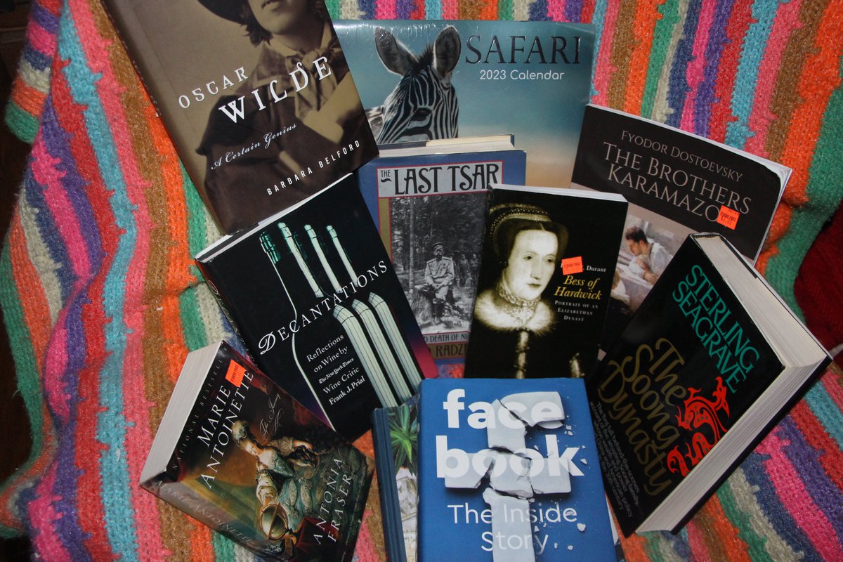 paulinepark's tweet image. I #BoycottAmazon &amp;amp; buy books from #independentbookstores; on Friday, I picked up some great books from my favorite bookstore in NYC, including a history of #Facebook &amp;amp; a biography of #MarieAntoinette which I've read; vivi i #libri~! #livres #libros #Bücher #bøker #böcker #서적