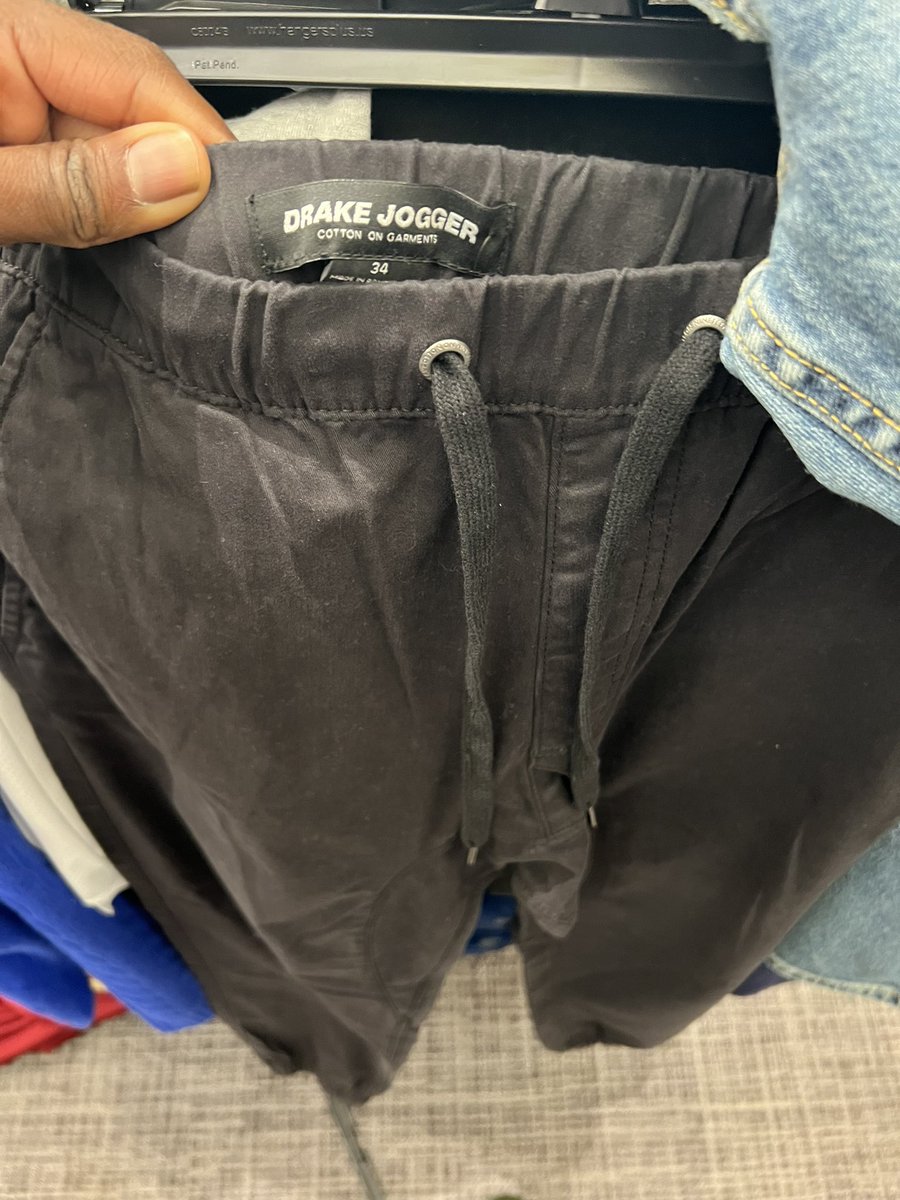 Look at these Drake Joggers lol
