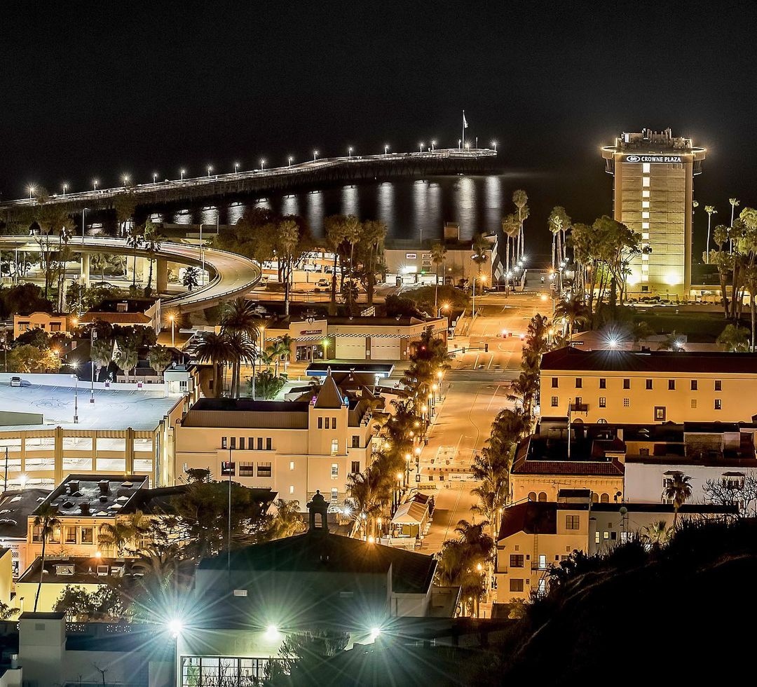 With unique shops and delicious restaurants, you can't go wrong with a stop to downtown Ventura 🤩

📸 instagram.com/Deaf.at.dawn