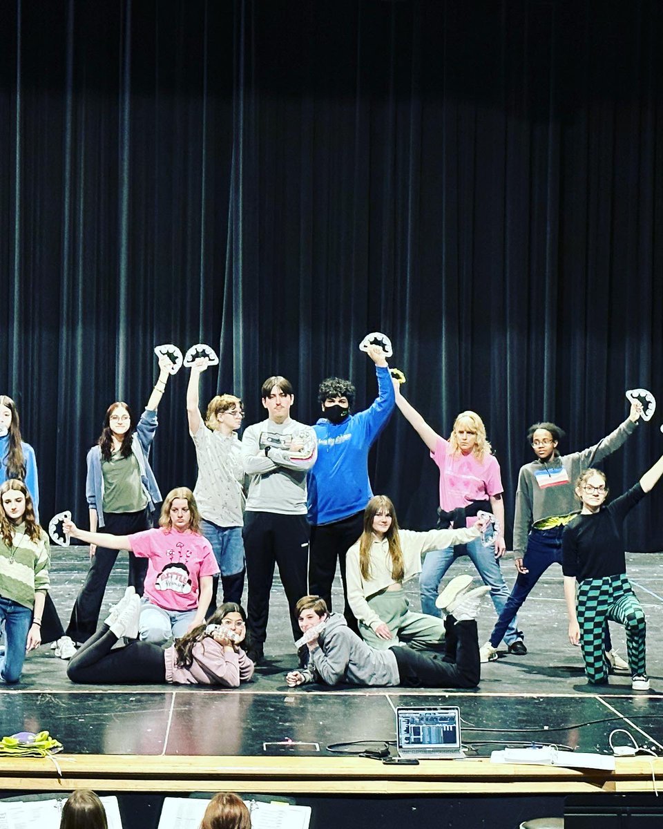 StaggMusical's tweet image. #SuperStarSavior to the rescue! See it in 3 Weeks! #thespongebobmusical