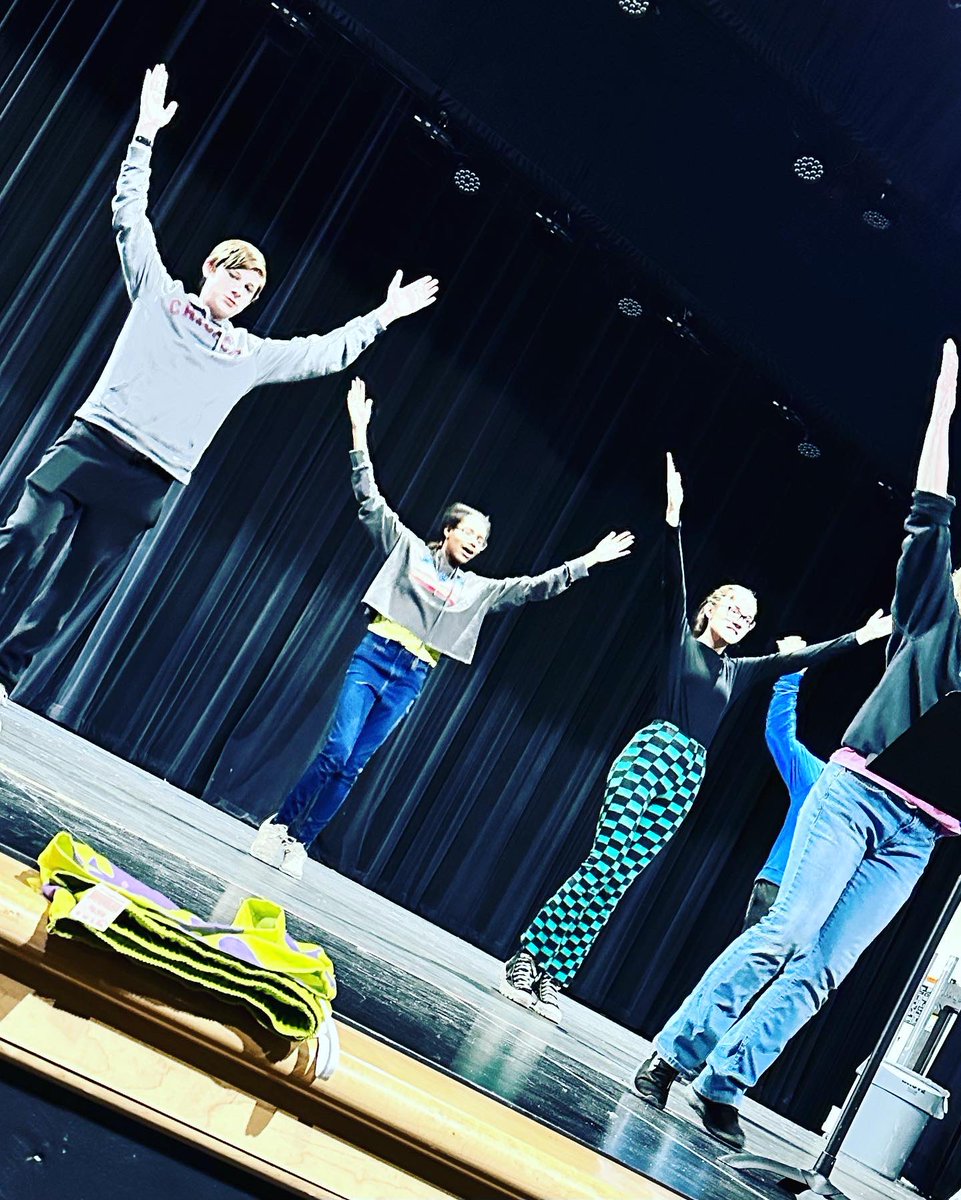 StaggMusical's tweet image. #SuperStarSavior to the rescue! See it in 3 Weeks! #thespongebobmusical