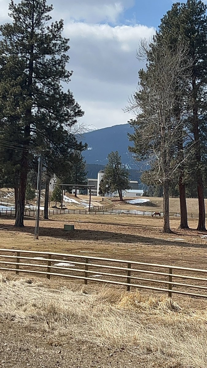 DenaliReese's tweet image. &amp;amp; we accidentally drove right by the #duttonranch as I had no idea it is literally right off the road. So that had me at a total #fangirlmoment