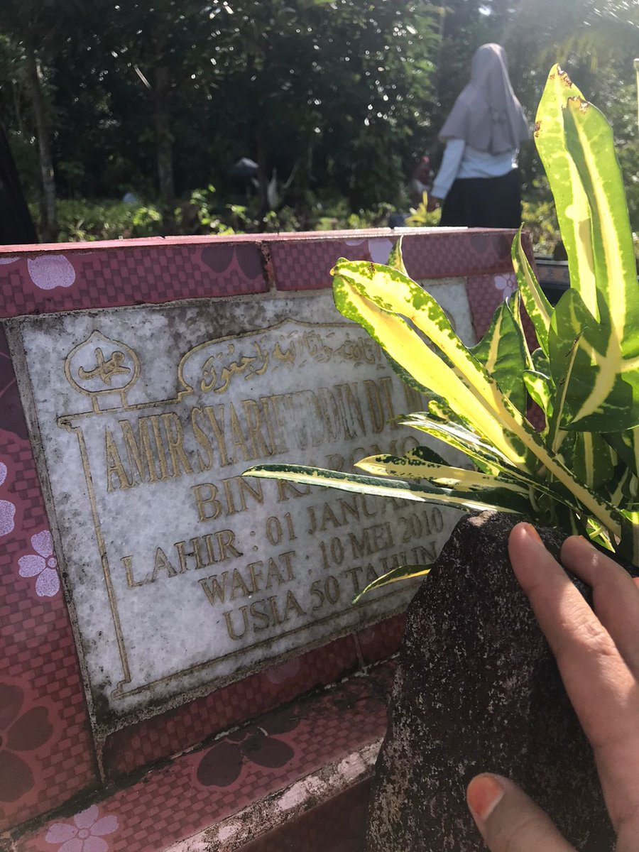 ainizzle's tweet photo. Hi daddy, missing you so much.
Al-fatihah 🤲🏻 https://t.co/ZAQn2Jvj0G
