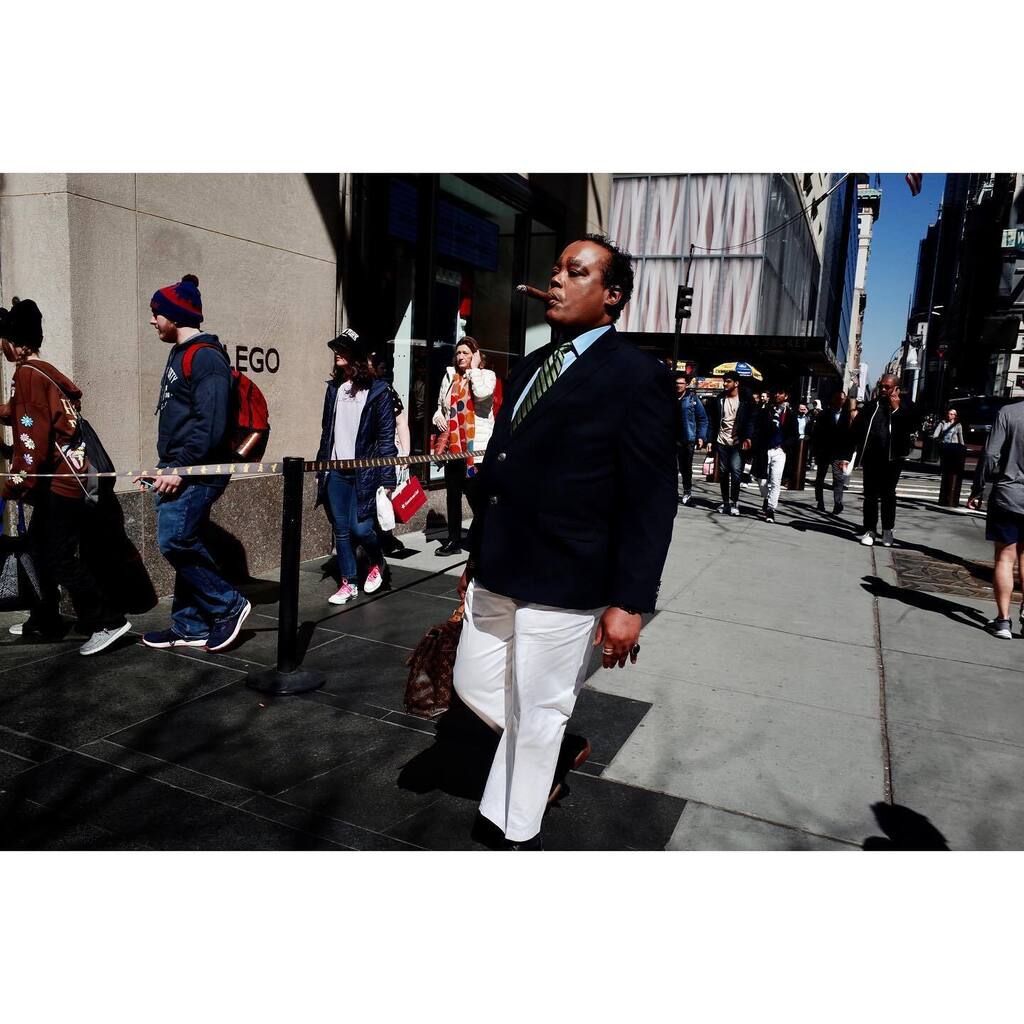 .
.
.
.
.
.
.
#streetphotography #streetphotographyinternational #thestreetphotographyhub #ig_streetphotography #streetphotographymagazine #streetphotographyworldwide #streetphotography_color #photooftheday #streetstyle #nycstreetphotography #nycspc #str… instagr.am/p/CqEtyKDom9m/