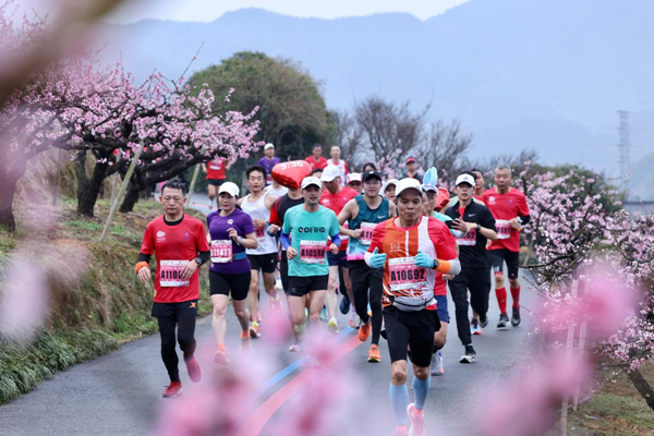 UmiC17195839's tweet photo. The 2023 Fenghua Cross-Straits Peach Blossom Marathon was held in Ningbo's Fenghua district on March 19. More than 12,000 people from 19 countries and regions participated in the event, which comprised a marathon, a half marathon and a 12-kilometer fun run. https://t.co/ac3koR5z73
