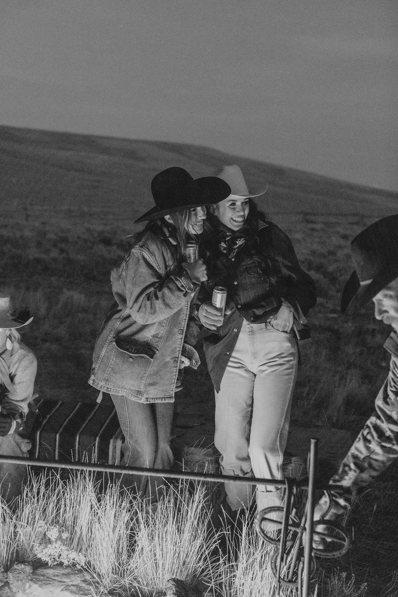 stay_inurlayne's tweet photo. i look up to my little sister more than i look up to the stars and moon. she’s always shined brighter than them all. https://t.co/IMegndemLm