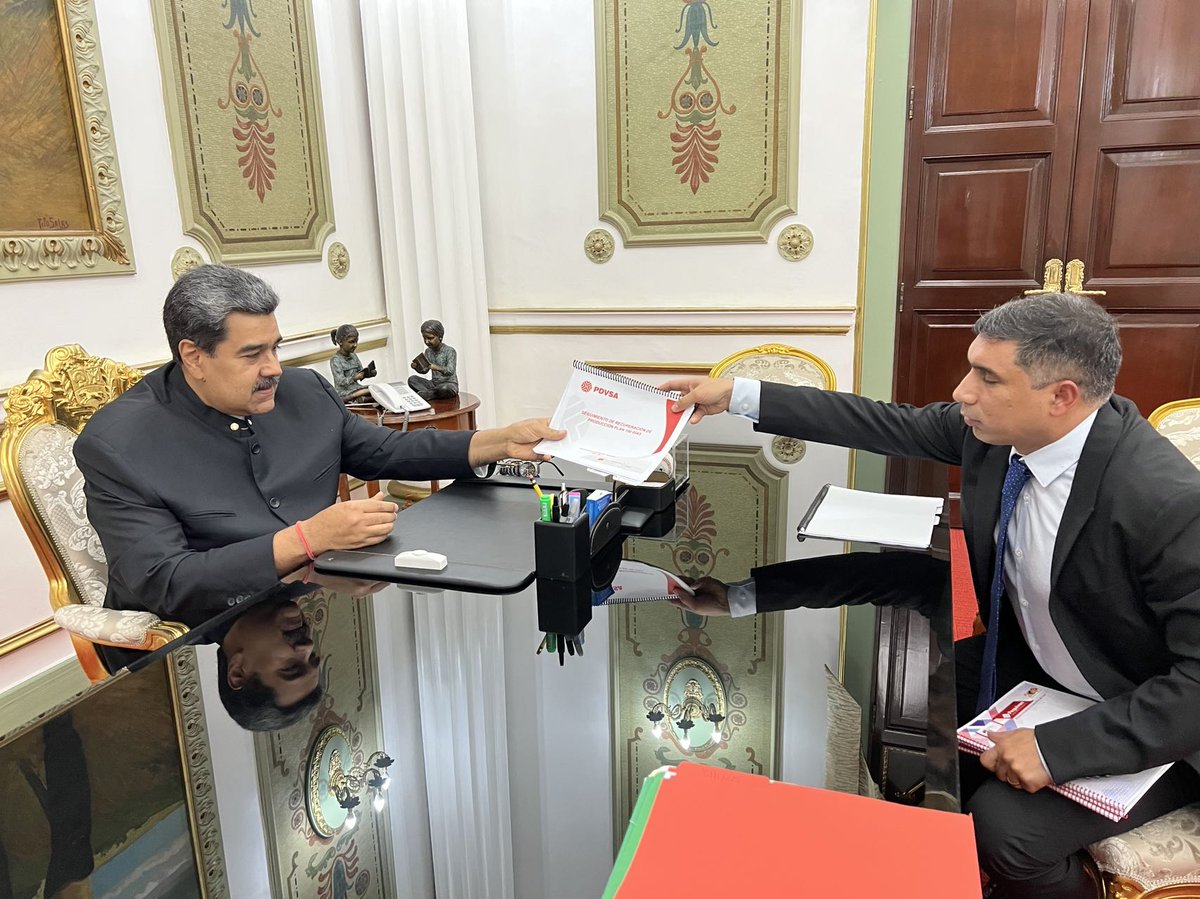 Estuve reunido con el Presidente de PDVSA, Ingeniero Pedro Tellechea, lo designé como nuevo ministro de Petróleo, en el marco del proceso de transformación que vive la industria. ¡Máxima Eficiencia Compañero!