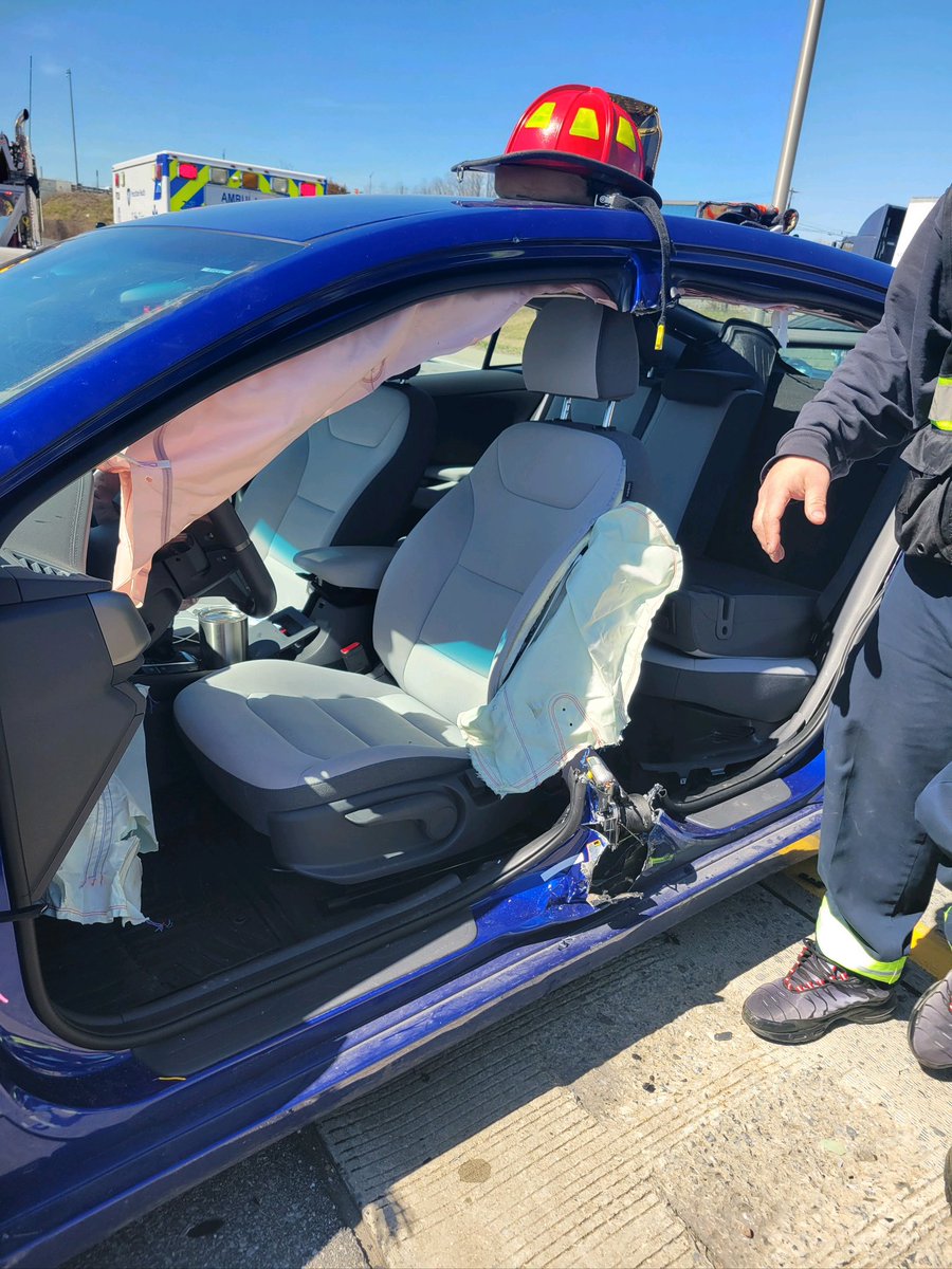 rohrerstown67's tweet photo. Engine Co. 6️⃣7️⃣, 2️⃣0️⃣1️⃣, and Rescue Squad 2️⃣3️⃣ operated on motor vehicle accident with confinement on RT 30 WB near Rohrerstown Road today. Crews removed the side of a vehicle with rescue tools to facilitate patient access. #engine67tower https://t.co/Czhk9yRGed