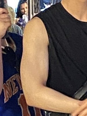 PR0DBYEUNHWI's tweet photo. *nervous laugh https://t.co/UCiLLLWGqD
