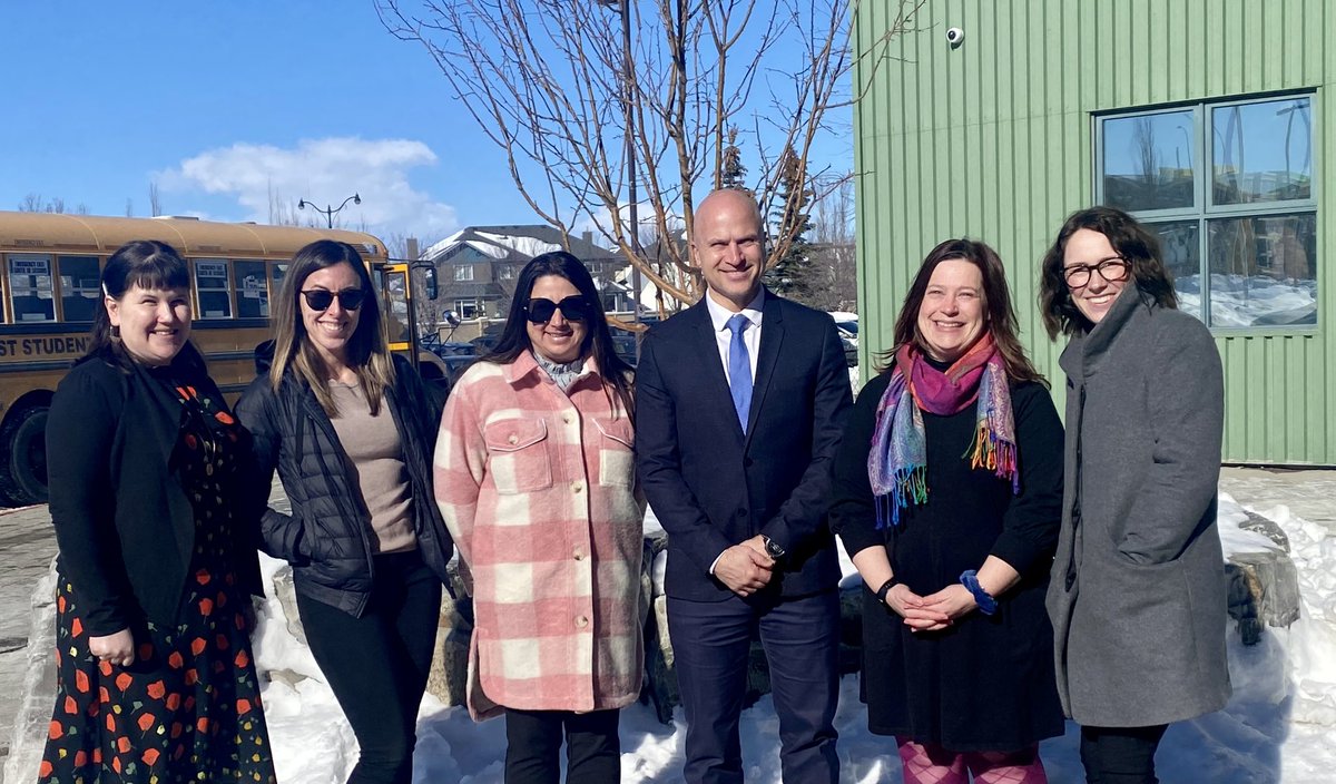 rundleschools's tweet photo. Come meet our talented faculty at our @RundleStudio #OpenHouse on March 22 at 7:00 pm.
Sign up: https://t.co/rbIiYK45ek
Learn more about our school for students with diagnosed #learningdisabilities and #complexlearners.
#virtuallearning #yycschools #adhd #onlineschool https://t.co/NcKqf5TvHB
