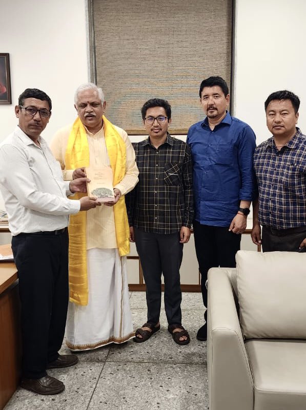 LAHDC_LEH's tweet photo. CEC, MP Ladakh, State President &amp; Gen. Secretary of @BJP4Ladakh met National Gen. Secretary (Org.) BJP, @blsanthosh in New Delhi to discuss a wide range of developmental issues of Ladakh. 

@tashi_gyalson @jtnladakh @BJP4India @DIPR_Leh @ddnewsladakh https://t.co/qhrwxioxcp